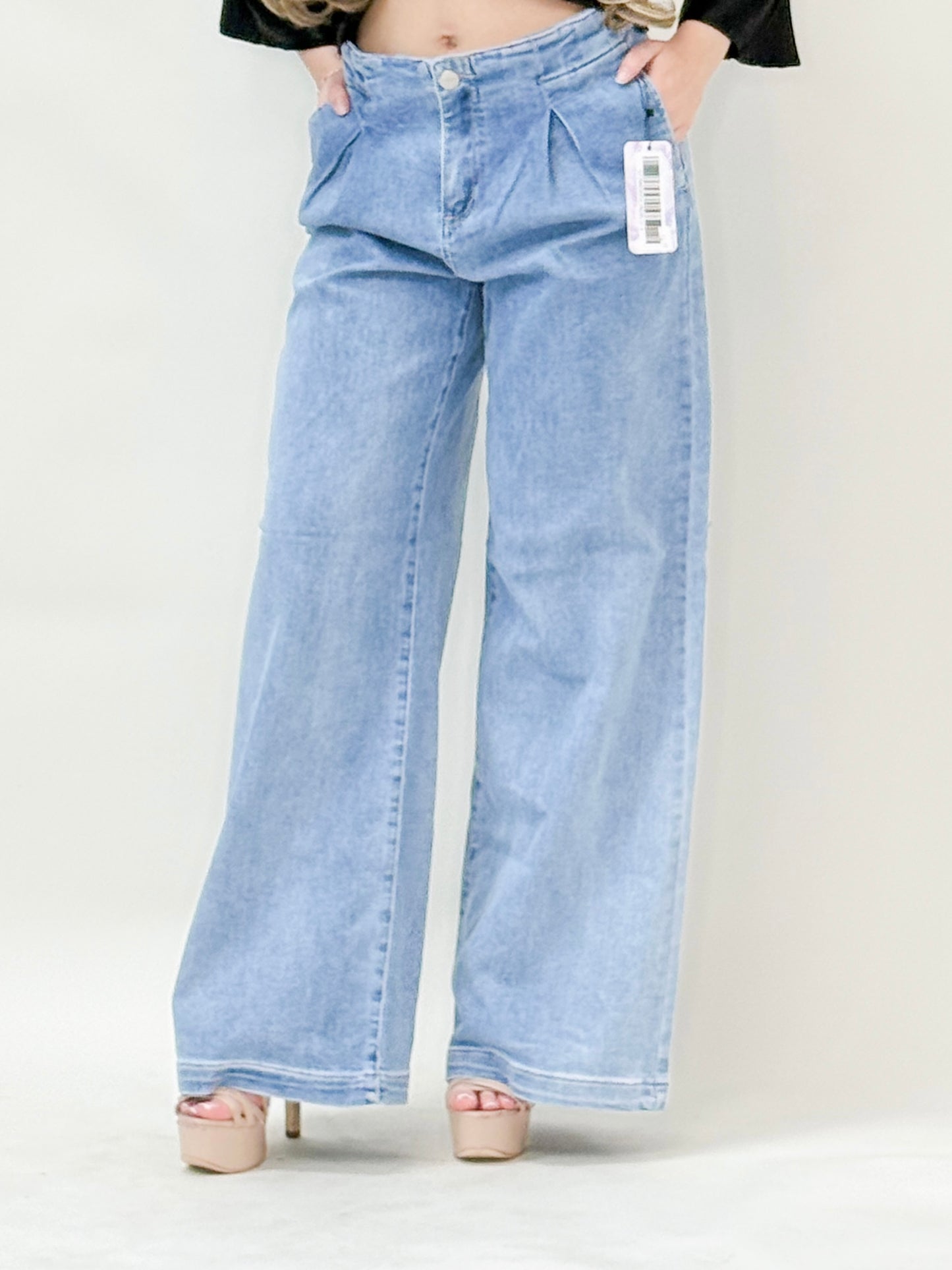 Light Wash Wide-Leg Pleated Jeans