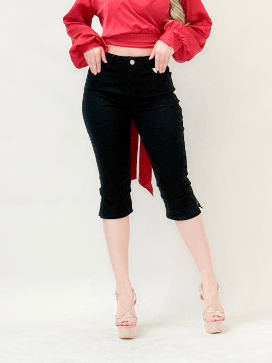 Black Cropped Capri Jeans