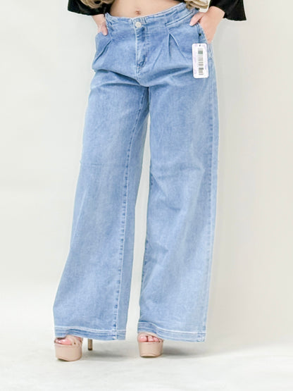 Light Wash Wide-Leg Pleated Jeans
